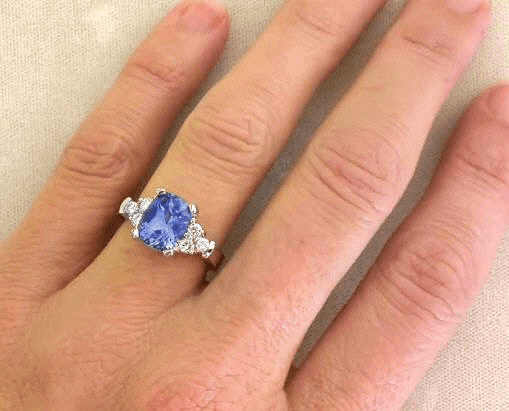 4-carat-sapphire-on-size-4-finger.png