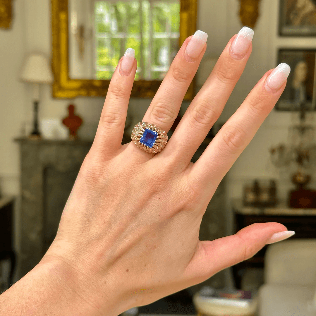 sapphire-ring-on-size-3.5-finger.png