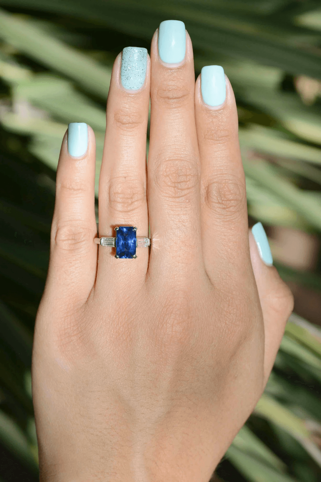 sapphire-ring-on-size-7-finger.png